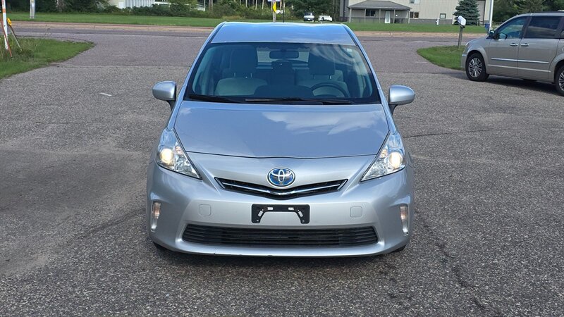 2012 Toyota Prius v Three - Photo 2 - Baraboo, WI 53913