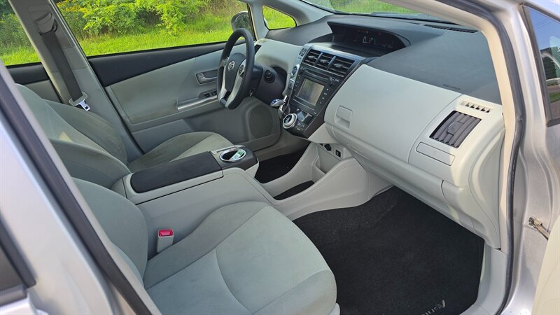 2012 Toyota Prius v Three - Photo 13 - Baraboo, WI 53913