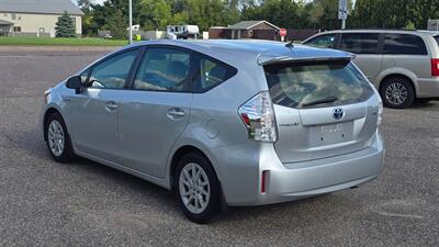 2012 Toyota Prius v Three - Photo 6 - Baraboo, WI 53913