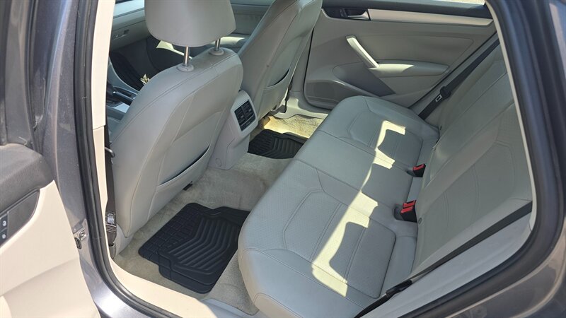 2013 Volkswagen Passat TDI SE - Photo 11 - Baraboo, WI 53913
