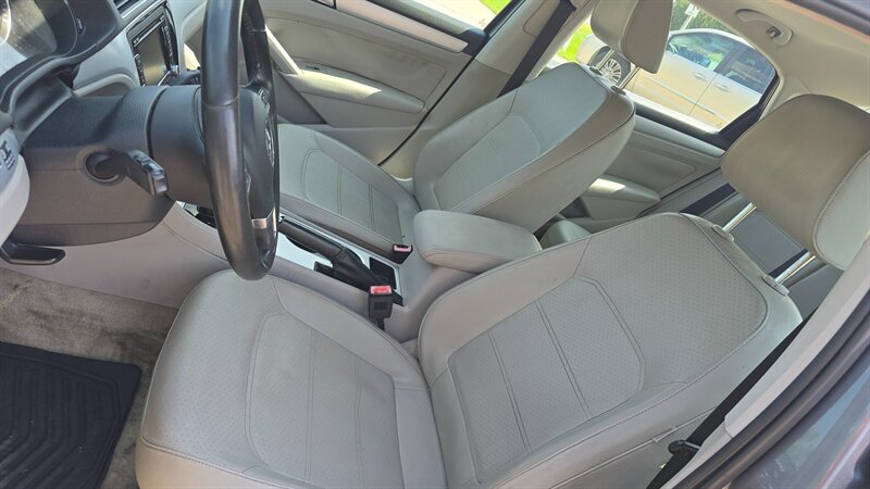 2013 Volkswagen Passat TDI SE - Photo 10 - Baraboo, WI 53913