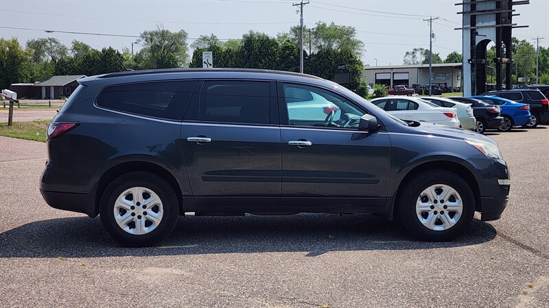 2014 Chevrolet Traverse LS - Photo 5 - Baraboo, WI 53913
