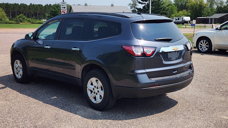 2014 Chevrolet Traverse LS - Photo 6 - Baraboo, WI 53913