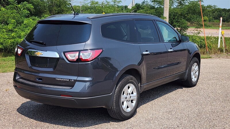 2014 Chevrolet Traverse LS - Photo 9 - Baraboo, WI 53913