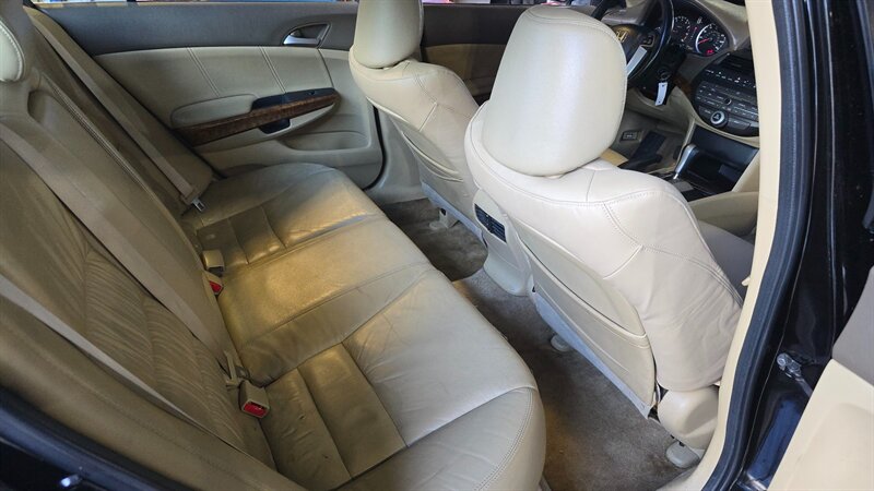 2010 Honda Accord EX-L - Photo 12 - Baraboo, WI 53913