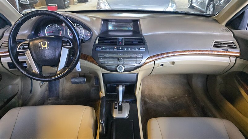 2010 Honda Accord EX-L - Photo 11 - Baraboo, WI 53913
