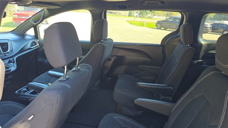 2018 Chrysler Pacifica Touring Plus - Photo 14 - Baraboo, WI 53913