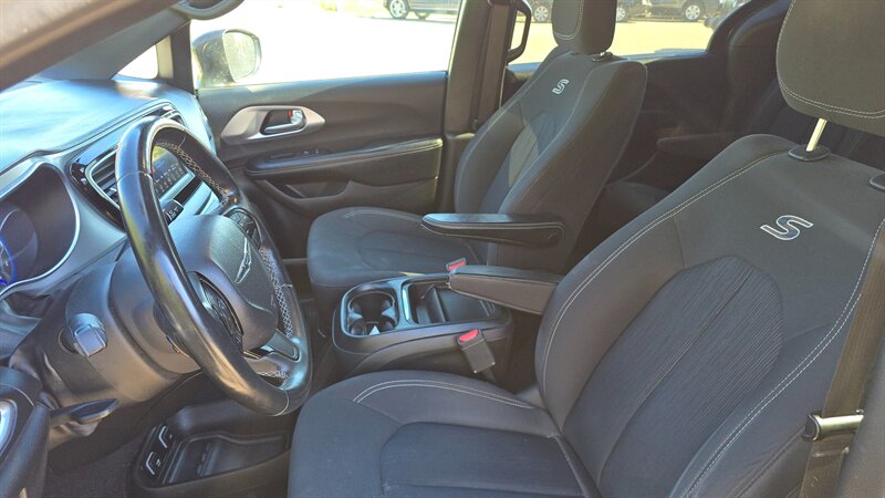 2018 Chrysler Pacifica Touring Plus - Photo 13 - Baraboo, WI 53913