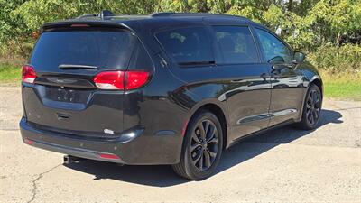 2018 Chrysler Pacifica Touring Plus - Photo 11 - Baraboo, WI 53913
