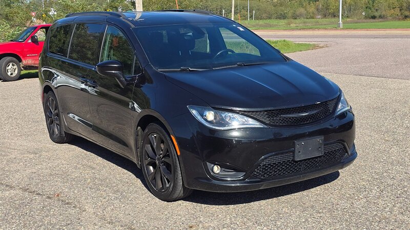 2018 Chrysler Pacifica Touring Plus - Photo 3 - Baraboo, WI 53913