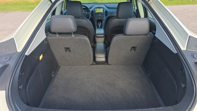 2013 Chevrolet Volt Premium - Photo 14 - Baraboo, WI 53913