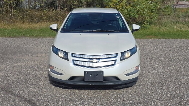 2013 Chevrolet Volt Premium - Photo 2 - Baraboo, WI 53913
