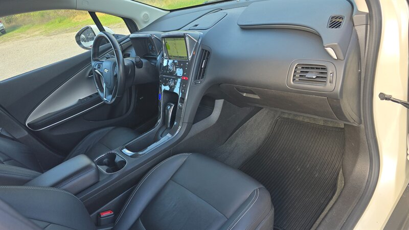 2013 Chevrolet Volt Premium - Photo 16 - Baraboo, WI 53913