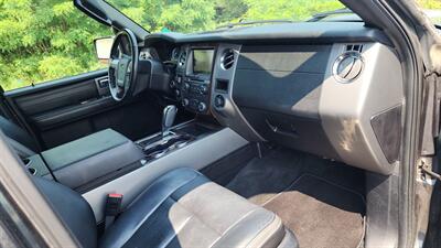 2015 Ford Expedition Platinum   - Photo 16 - Baraboo, WI 53913