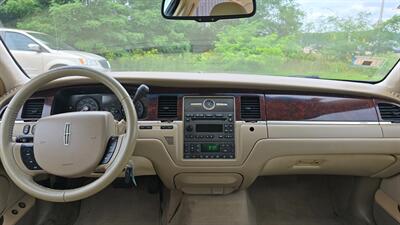 2007 Lincoln Town Car Signature - Photo 12 - Baraboo, WI 53913