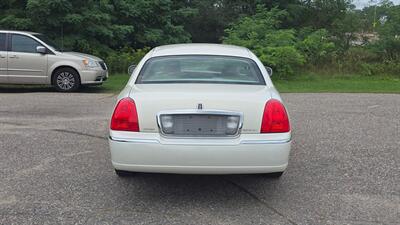 2007 Lincoln Town Car Signature - Photo 7 - Baraboo, WI 53913