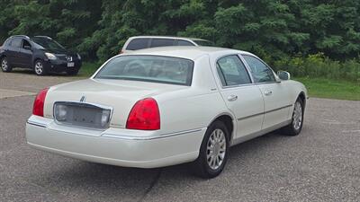 2007 Lincoln Town Car Signature - Photo 8 - Baraboo, WI 53913