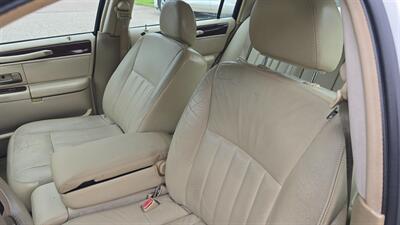 2007 Lincoln Town Car Signature - Photo 10 - Baraboo, WI 53913