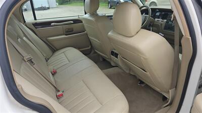 2007 Lincoln Town Car Signature - Photo 13 - Baraboo, WI 53913