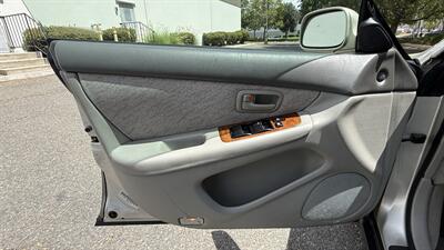 1997 Lexus ES 300 - Photo 21 - Valencia, CA 91355