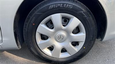 2002 Toyota Camry LE   - Photo 11 - Valencia, CA 91355