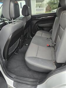 2013 Kia Sorento LX   - Photo 11 - Inwood, WV 25428