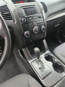 2013 Kia Sorento LX   - Photo 10 - Inwood, WV 25428