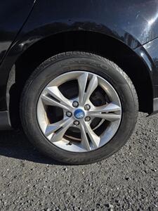 2012 Ford Focus SE   - Photo 25 - Inwood, WV 25428