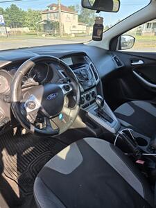 2012 Ford Focus SE   - Photo 9 - Inwood, WV 25428