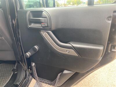 2017 Jeep Wrangler Unlimited Sport S - Photo 13 - Albuquerque, NM 87105