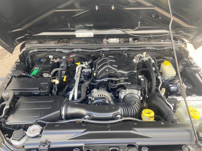 2017 Jeep Wrangler Unlimited Sport S - Photo 7 - Albuquerque, NM 87105