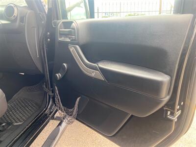 2017 Jeep Wrangler Unlimited Sport S - Photo 15 - Albuquerque, NM 87105