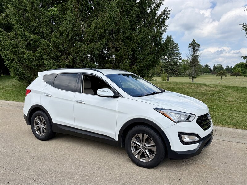 2014 Hyundai SANTA FE Sport 2.4L - Photo 2 - Brunswick, OH 44212