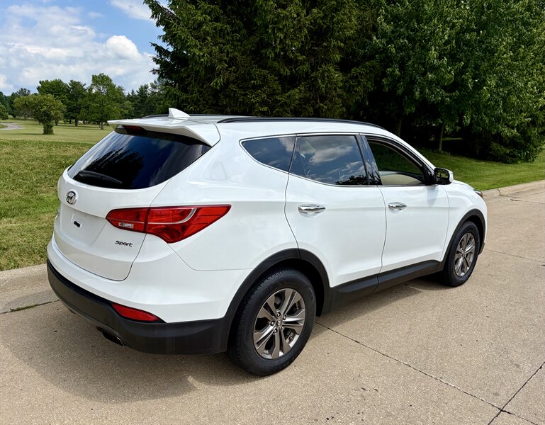 2014 Hyundai SANTA FE Sport 2.4L - Photo 10 - Brunswick, OH 44212