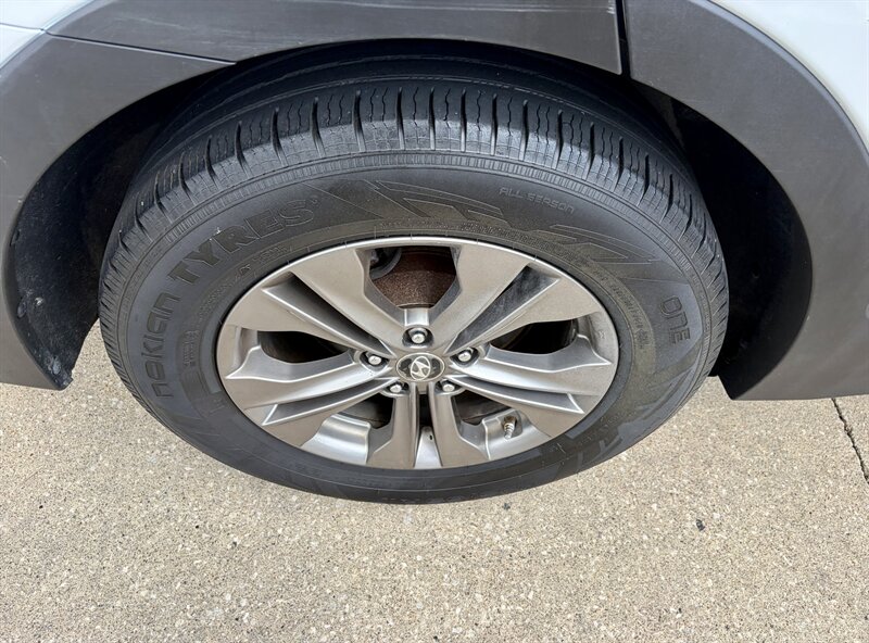 2014 Hyundai SANTA FE Sport 2.4L - Photo 12 - Brunswick, OH 44212