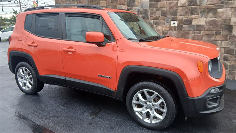 2015 Jeep Renegade Latitude - Photo 10 - Brunswick, OH 44212