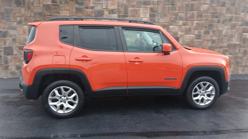 2015 Jeep Renegade Latitude - Photo 18 - Brunswick, OH 44212