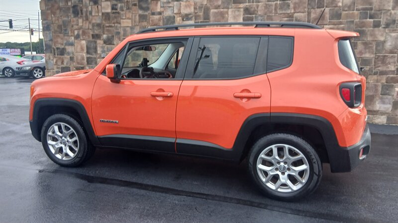 2015 Jeep Renegade Latitude - Photo 9 - Brunswick, OH 44212