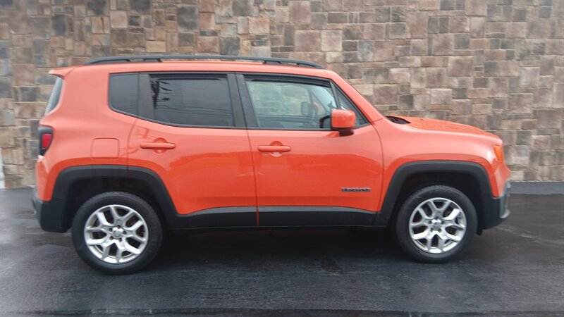 2015 Jeep Renegade Latitude - Photo 15 - Brunswick, OH 44212