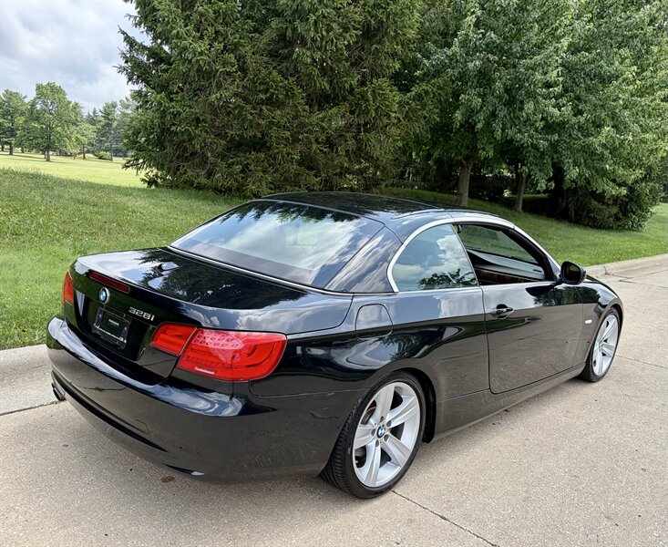 2011 BMW 328i - Photo 8 - Brunswick, OH 44212