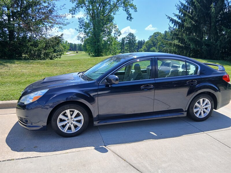 2012 Subaru Legacy 2.5i - Photo 6 - Brunswick, OH 44212