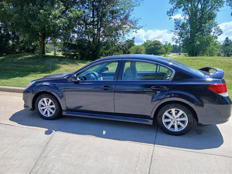 2012 Subaru Legacy 2.5i - Photo 11 - Brunswick, OH 44212