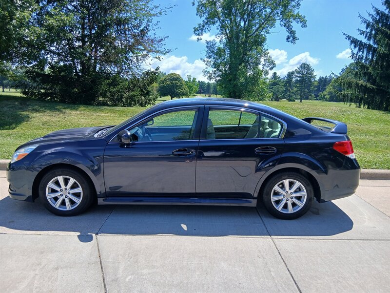2012 Subaru Legacy 2.5i - Photo 9 - Brunswick, OH 44212
