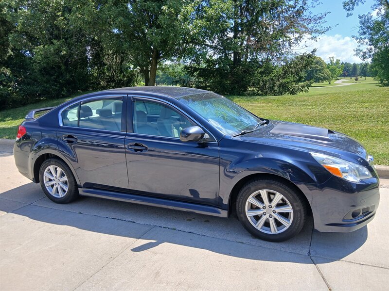 2012 Subaru Legacy 2.5i - Photo 2 - Brunswick, OH 44212