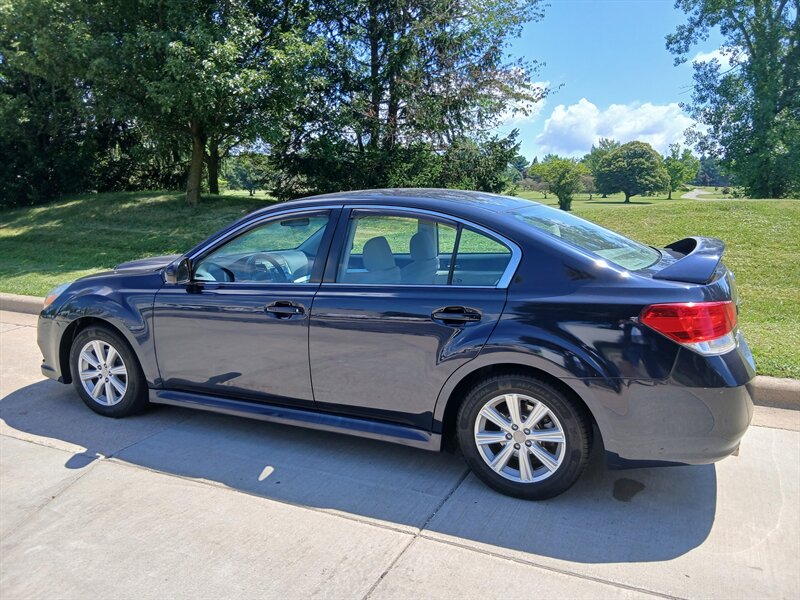 2012 Subaru Legacy 2.5i - Photo 13 - Brunswick, OH 44212