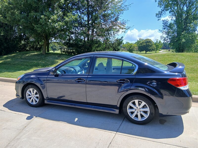2012 Subaru Legacy 2.5i - Photo 12 - Brunswick, OH 44212