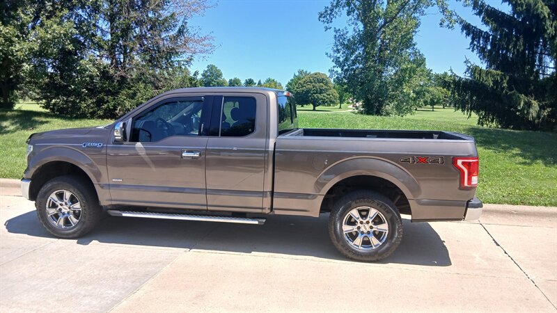 2015 Ford F-150 XLT - Photo 9 - Brunswick, OH 44212