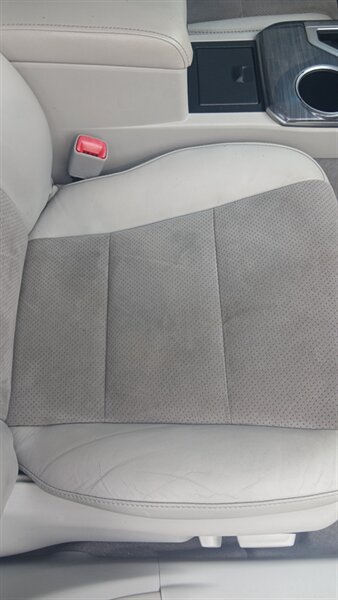 2012 Toyota Camry Hybrid LE - Photo 24 - Brunswick, OH 44212