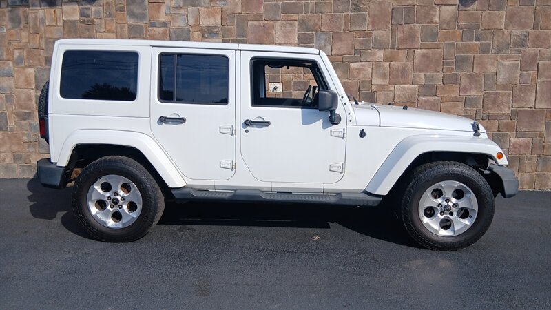 2013 Jeep Wrangler Unlimited Sahara - Photo 21 - Brunswick, OH 44212