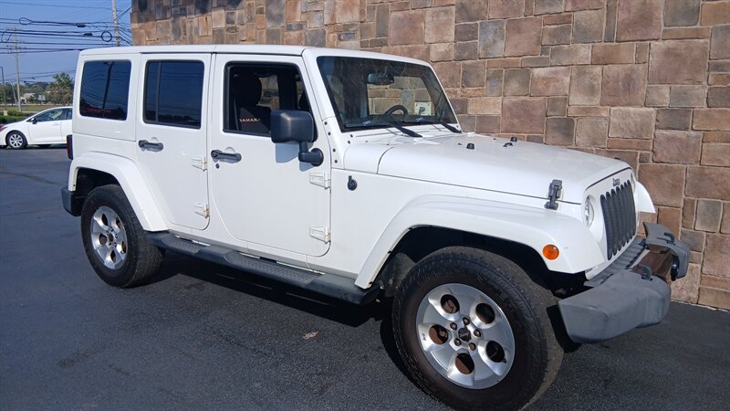 2013 Jeep Wrangler Unlimited Sahara - Photo 14 - Brunswick, OH 44212